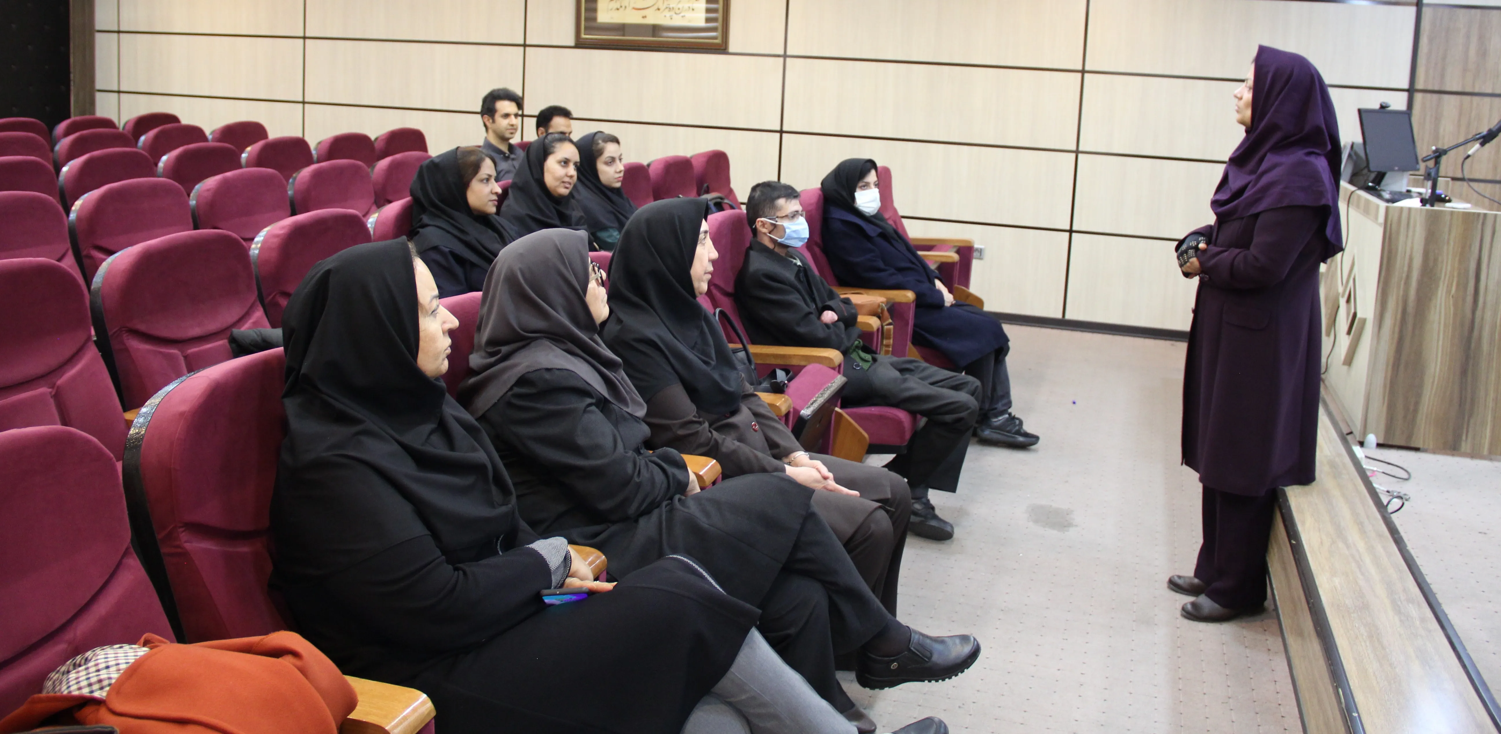 نشست هم‌اندیشی اساتید و دانشجویان گروه ژورنالیزم پزشکی در دانشکده پیراپزشکی